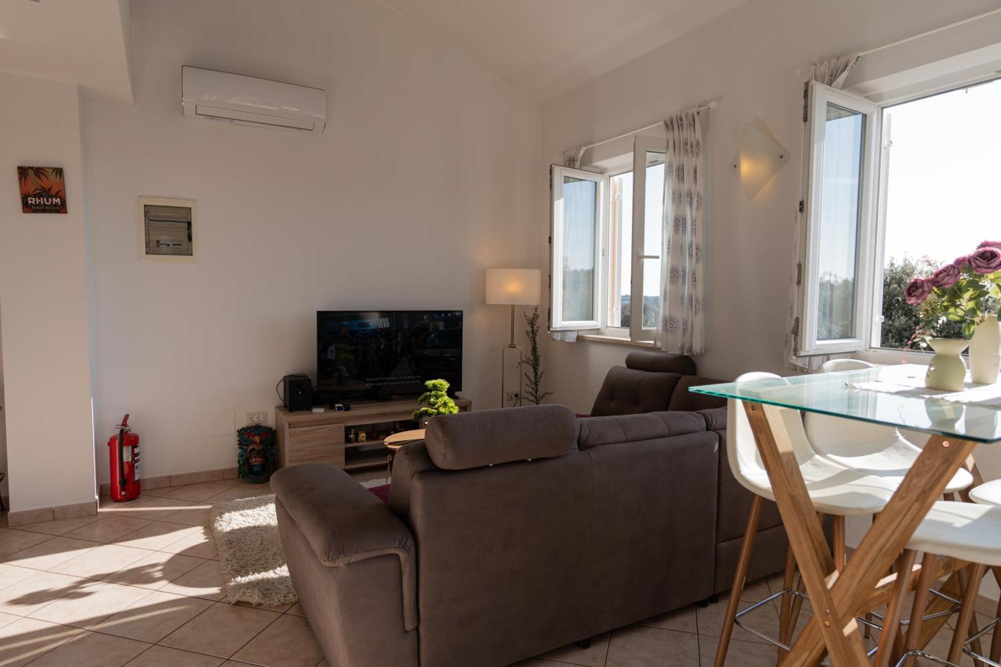 Two-Bedroom Apartment Niki Near ロヴィニ エクステリア 写真